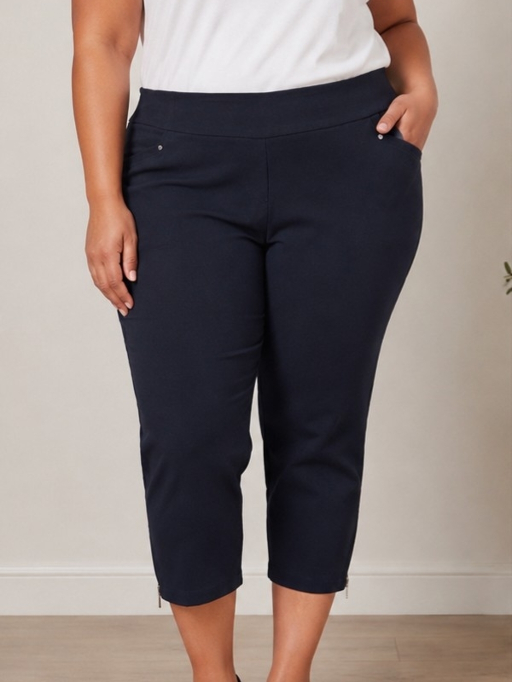 Reitmans Women's Navy Pull-On Capri Pants Size 18 Stretch Cropped Ankle Zip